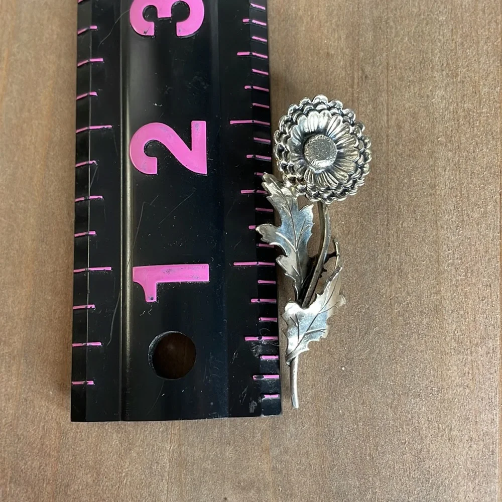 Sarah Coventry Sterling sunflower brooch pin Vintage